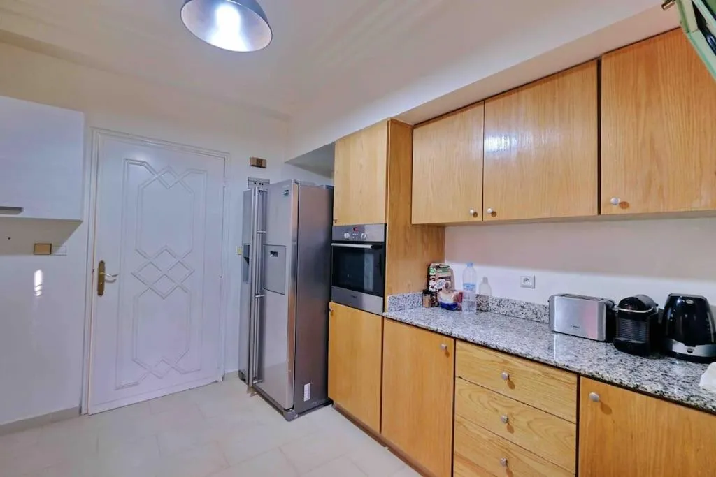 Image 4 of Beautiful 2 bedrooms apartment with private garden and pool access