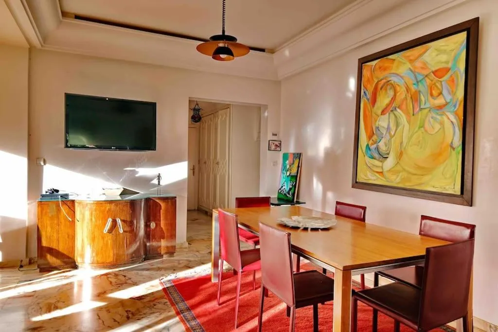 Image 5 of Beautiful 2 bedrooms apartment with private garden and pool access