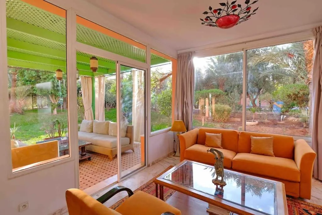 Image 6 of Beautiful 2 bedrooms apartment with private garden and pool access