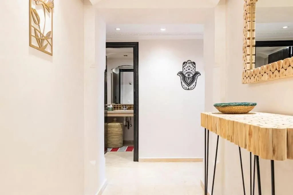 Image 2 of C-Appartement de luxe plein centre de gueliz avec piscine parking wifi netflix