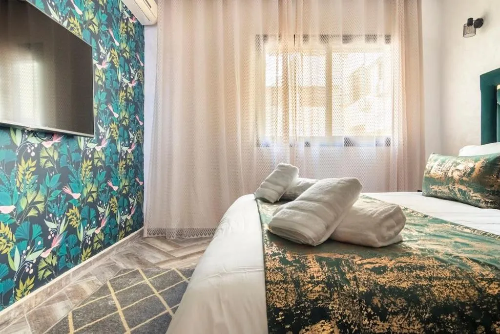 Image 1 of C-Appartement de luxe plein centre de gueliz avec piscine parking wifi netflix