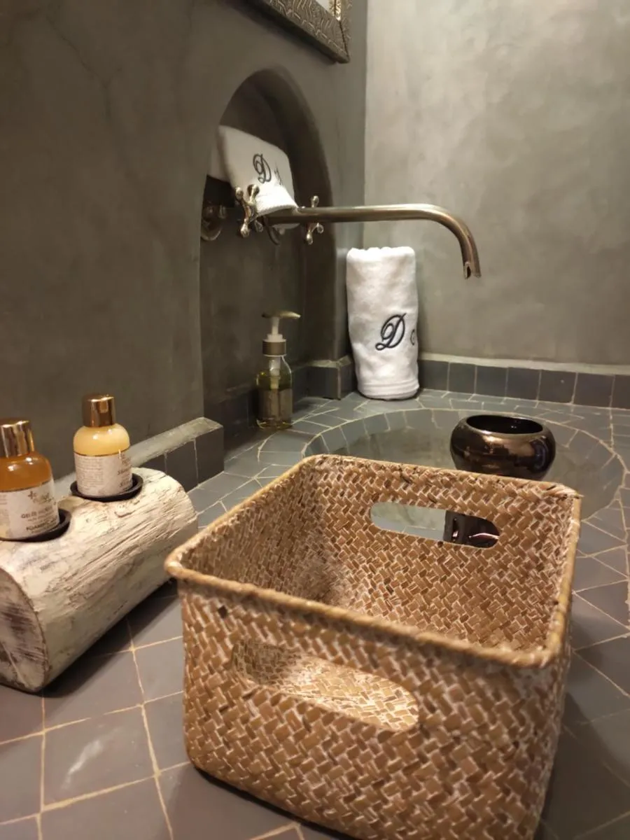 Image 1 of Dar Andamaure