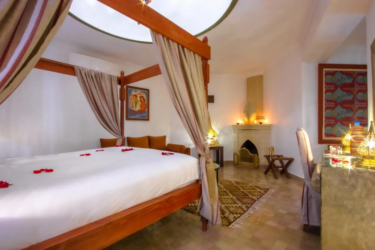 Image 4 of Dar Anika