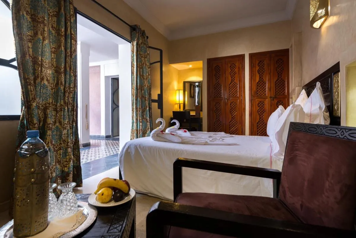 Image 1 of Dar Sholmes