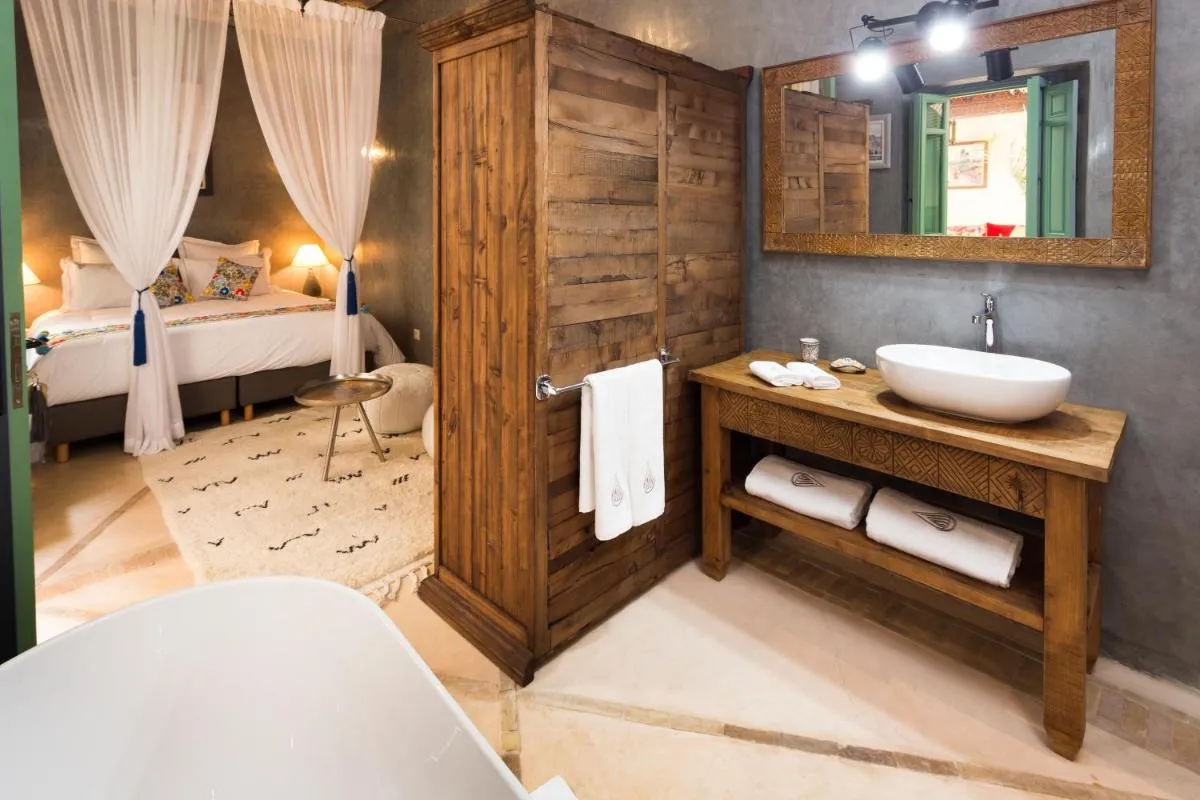 Image 2 of RIAD AZRUR