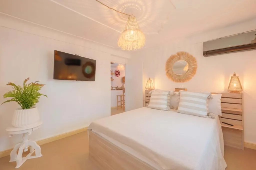 Image 4 of Rooftop centre ville jacuzzi