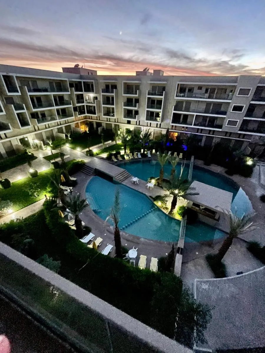 Image 3 of The pearl garden vu piscine