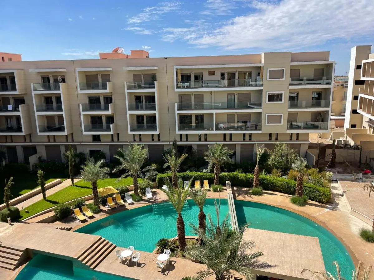 Image 1 of The pearl garden vu piscine