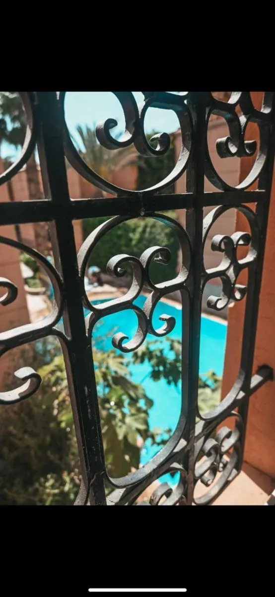 Image 3 of 4 bedroom house with swimming pool