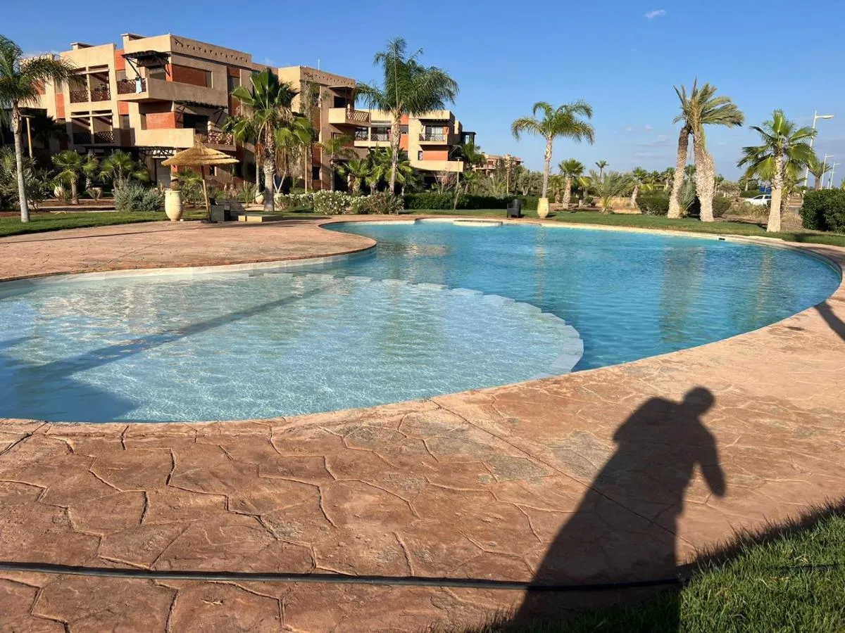 Image 1 of Appartement élégant avec vue sur piscine jardin verdoyant et wifi ultra rapide