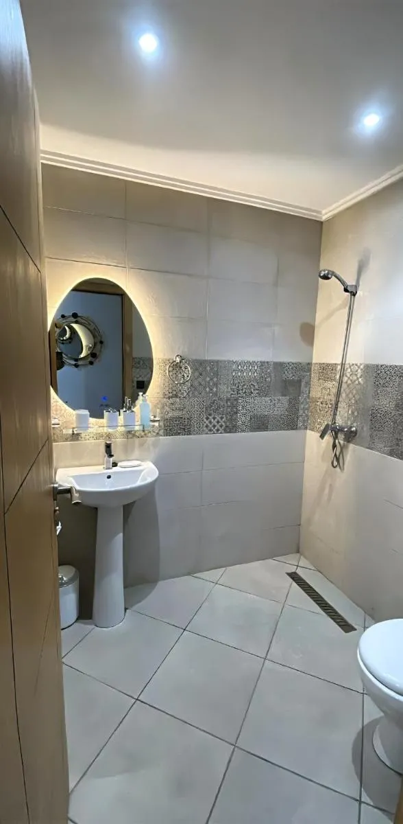 Image 4 of Bewelcome