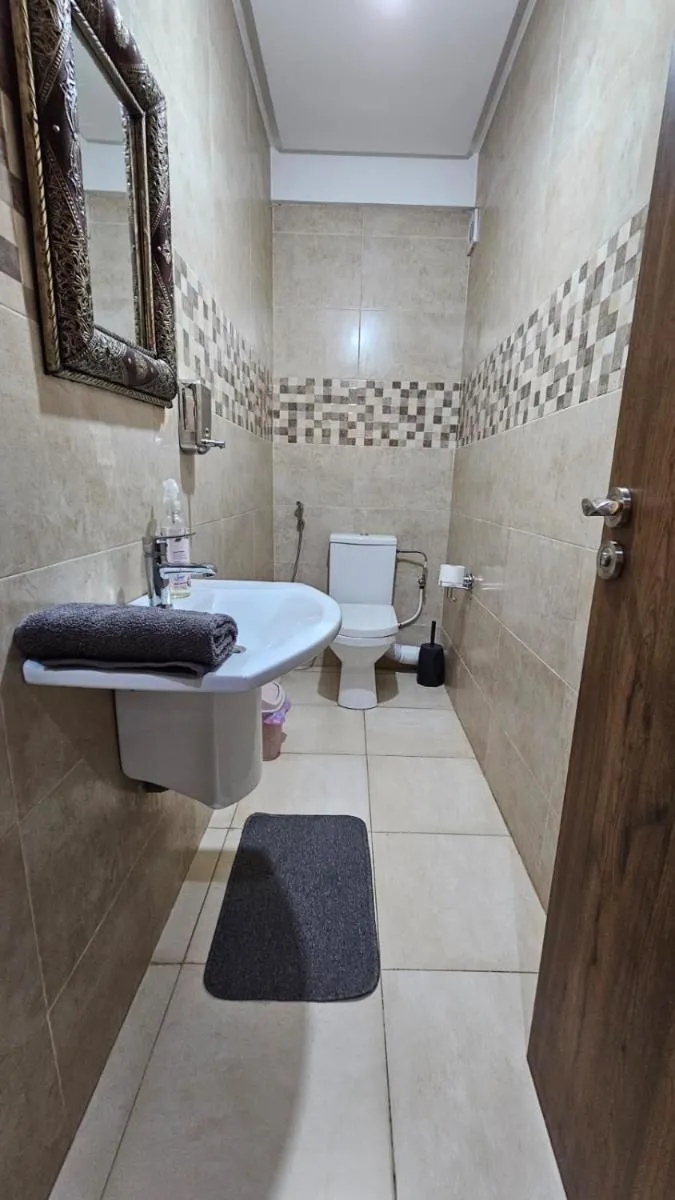 Image 4 of Bitty Apartment