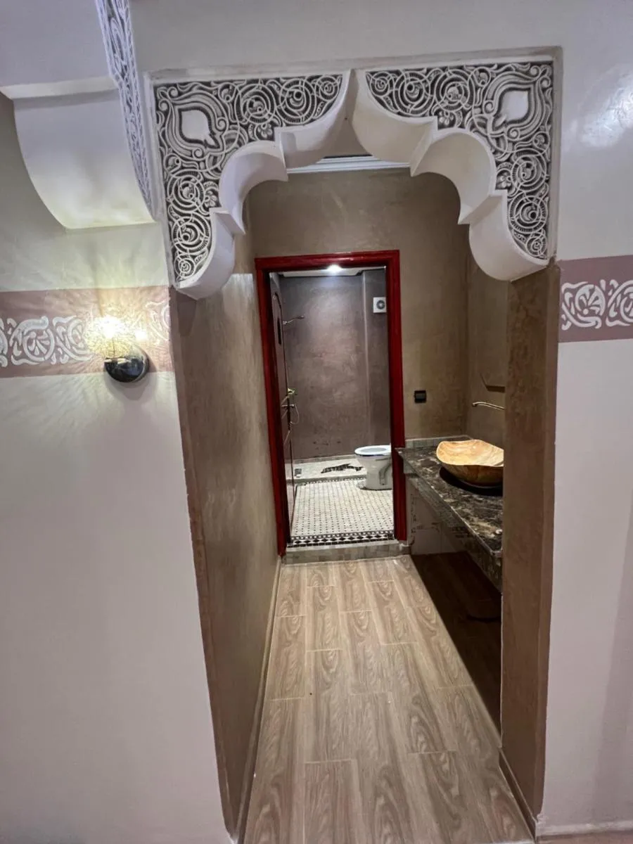 Image 2 of Charmant appartement spacieux avec cour fleurie et Hammam à Targa Marrakech