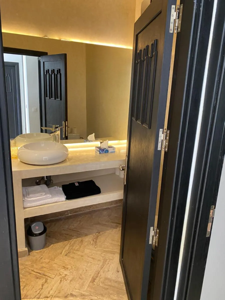 Image 1 of Chez balqis atlas golf