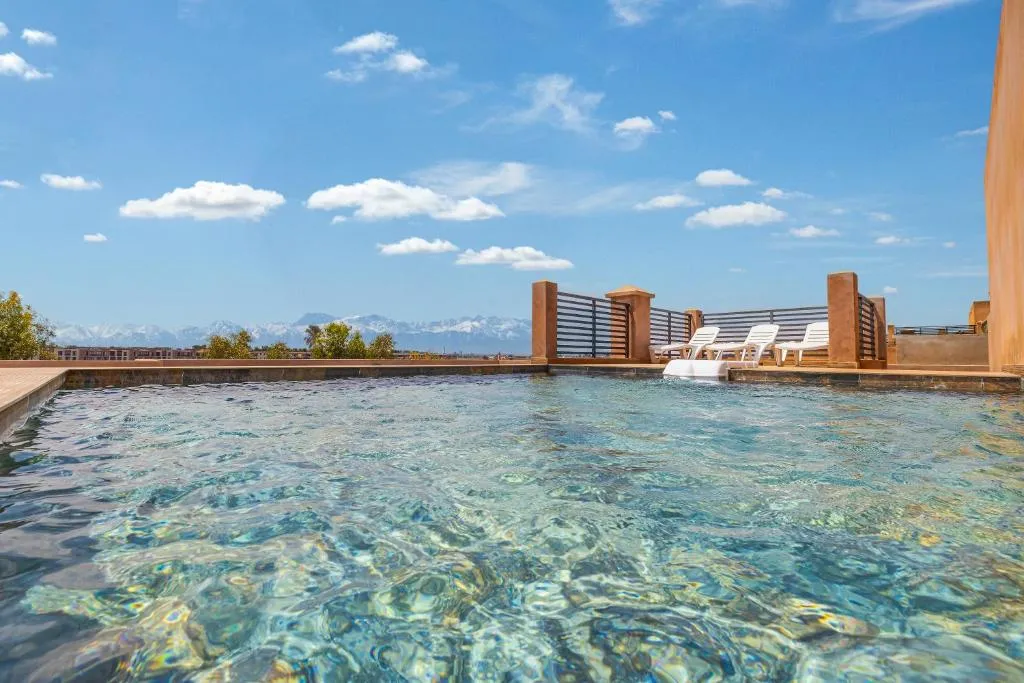 Image of City Center-1 Queen BR with AC, Pool and IPTV- Parking