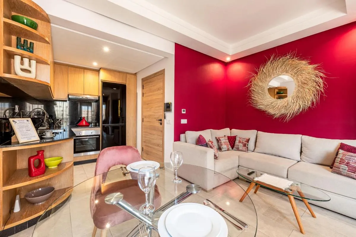 Image 4 of City Center-1 Queen BR with AC, Pool and IPTV- Parking