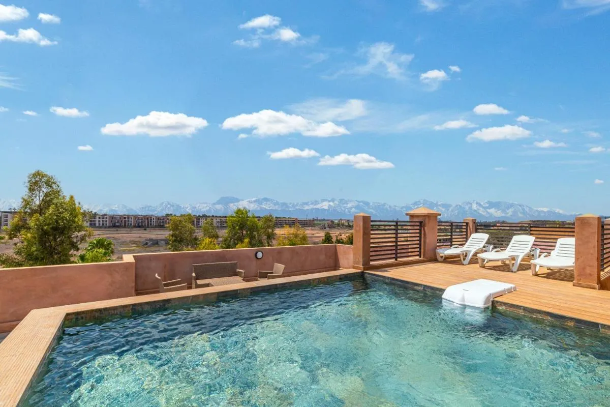 Image 3 of City Center-1 Queen BR with AC, Pool and IPTV- Parking