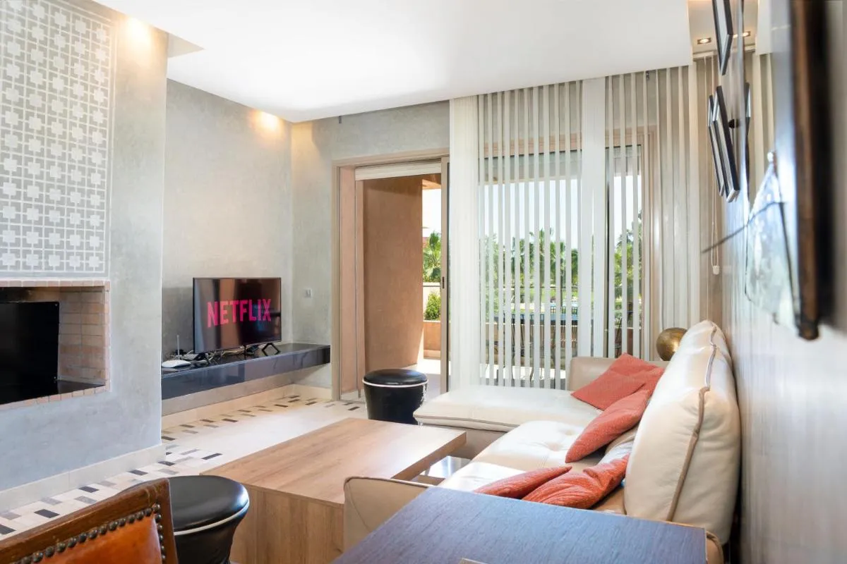 Image 2 of Coin Lumineux à Prestigia Piscine – vue Atlas