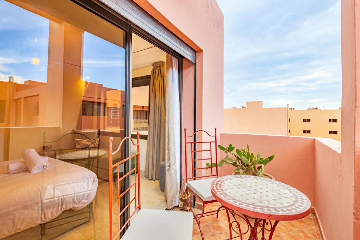 Image 6 of Coup de coeur en plein centre ville piscine