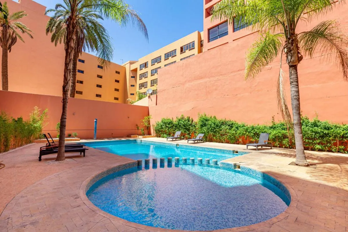 Image 3 of Coup de coeur en plein centre ville piscine