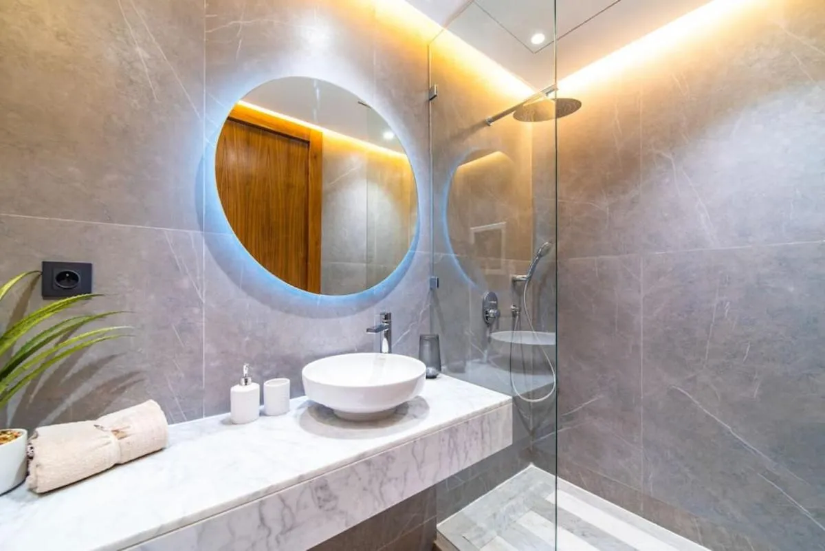 Image 2 of Cute and Modern in Heart of Downtown