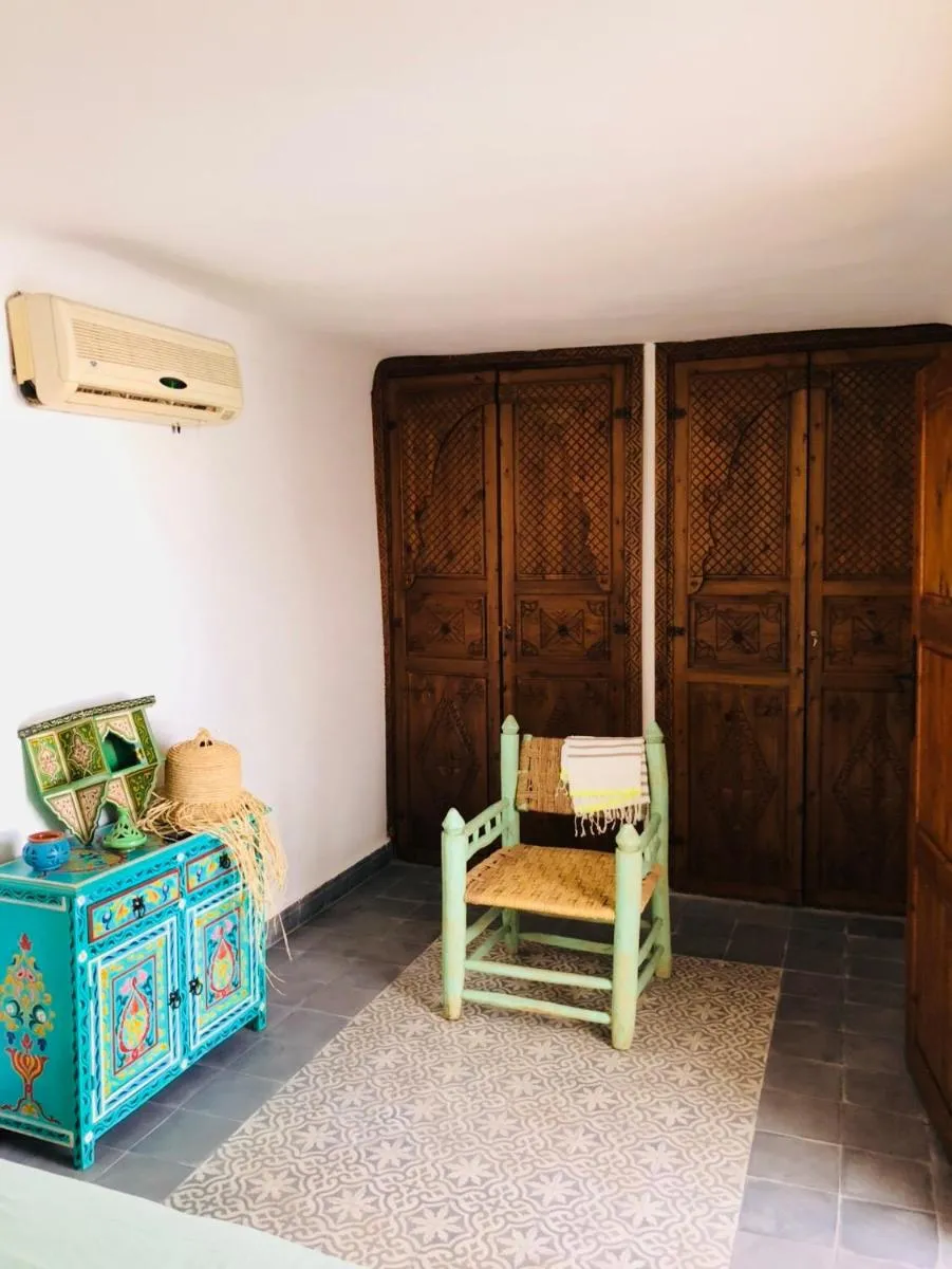 Image 6 of Dar Christine