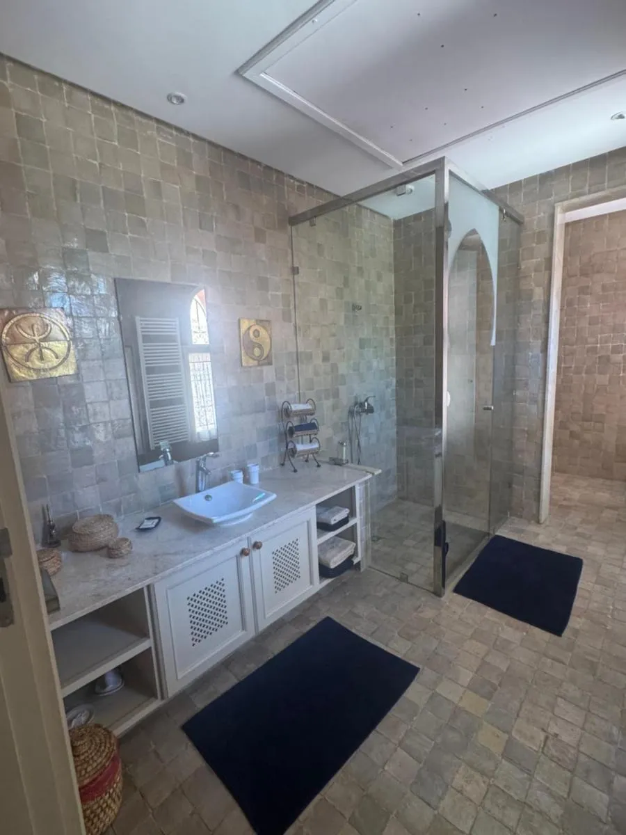 Image 1 of Dar Kamango