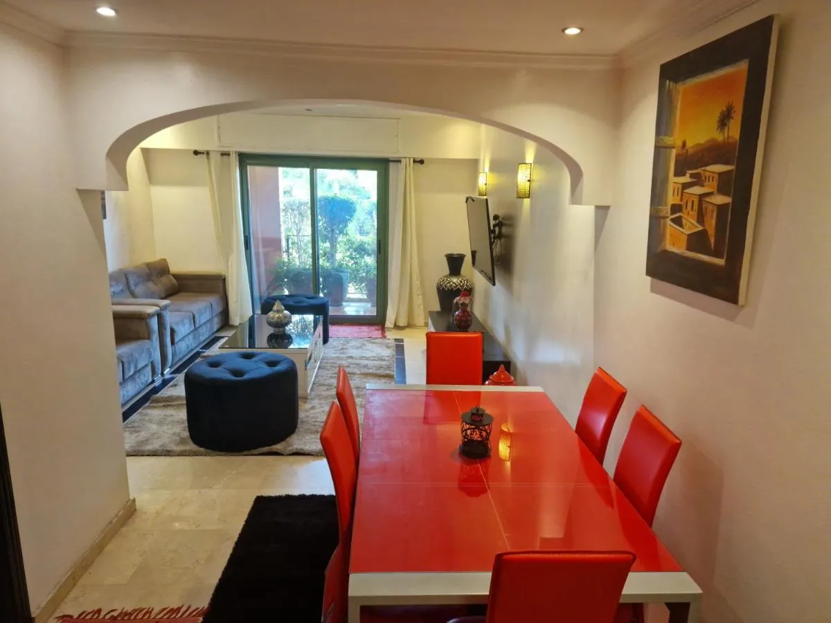 Image 4 of Deluxe apartment in the center of city