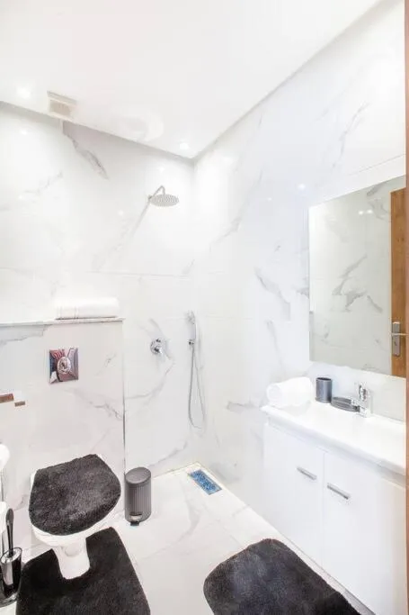 Image 3 of Design, résidence standing, Salon modern, Terrasse