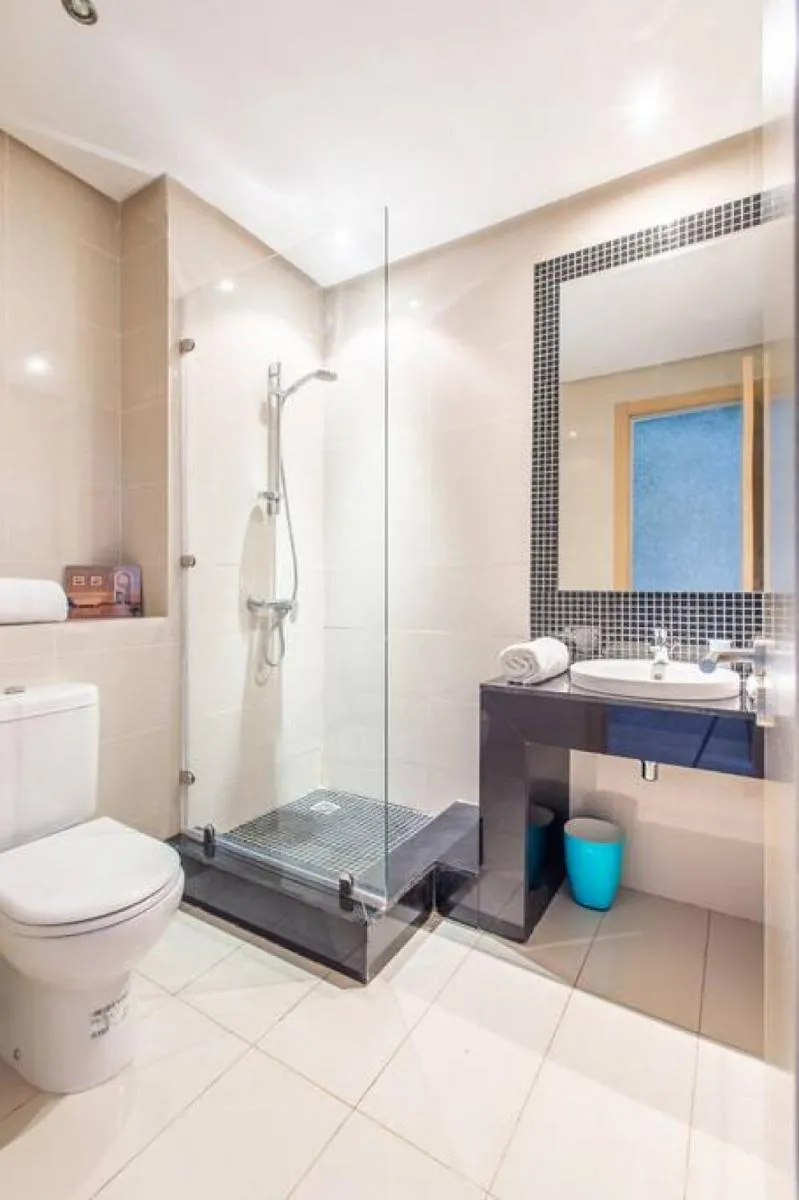 Image 3 of Front de piscine en rez de Jardin a Prestigia