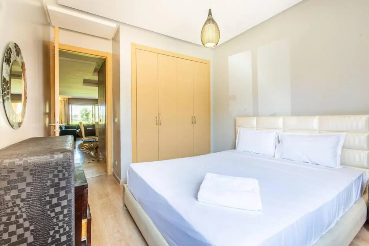 Image 6 of Front de piscine en rez de Jardin a Prestigia