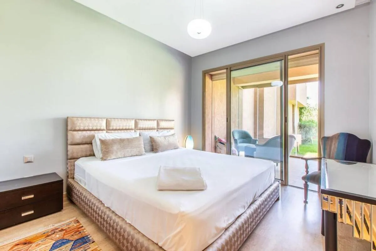 Image 1 of Front de piscine en rez de Jardin a Prestigia