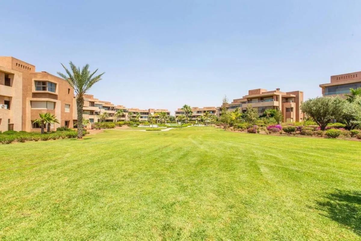 Image 5 of Front de piscine en rez de Jardin a Prestigia