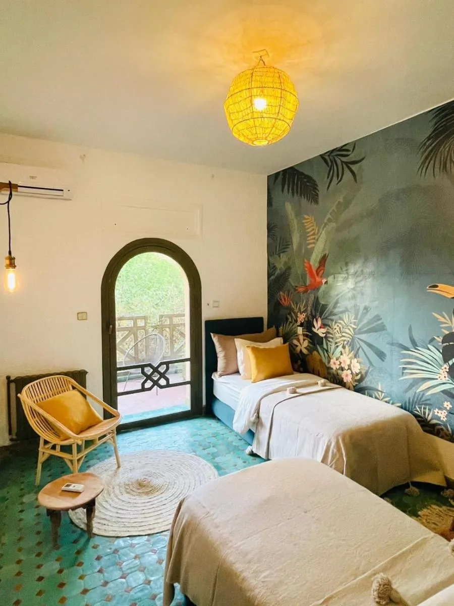 Image 3 of La Vie En Rose – Horses & Dogs House