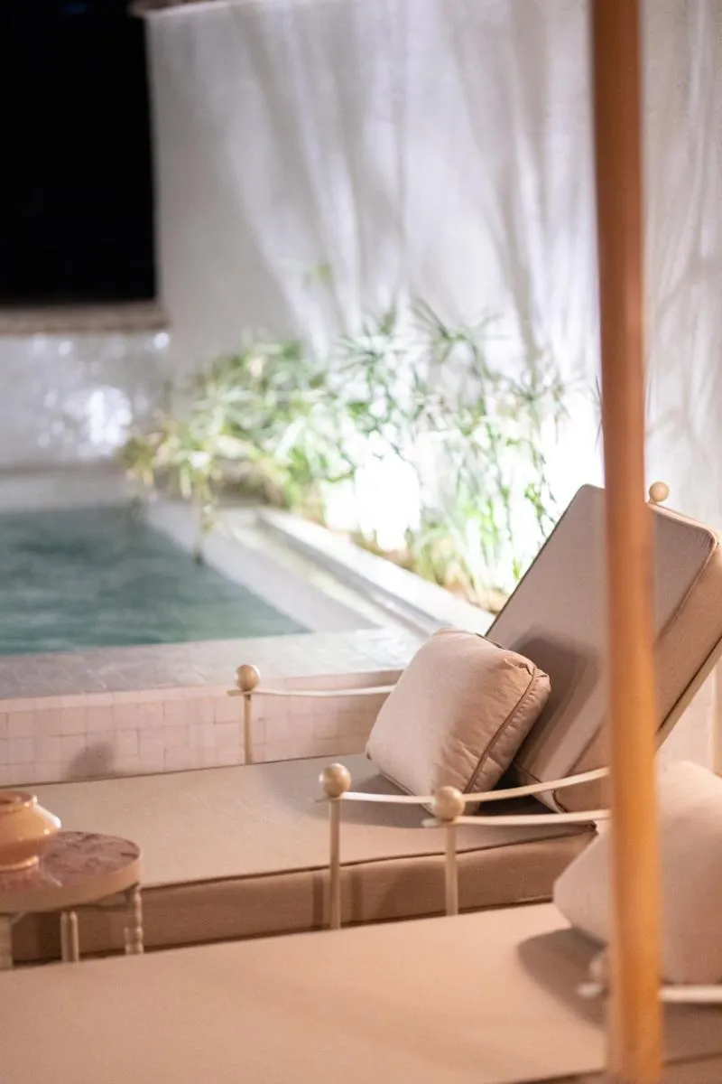 Image 3 of Le Singe Rose