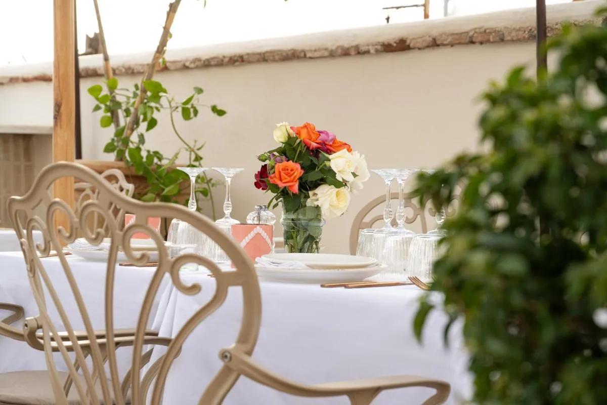 Image 4 of Le Singe Rose