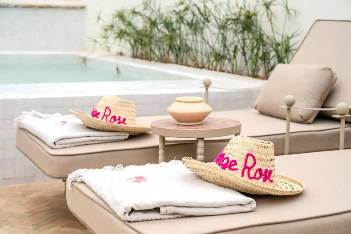 Image 2 of Le Singe Rose