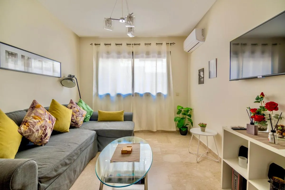 Image 4 of Luxurious KING Bed SUITE W/POOL. Well centered.