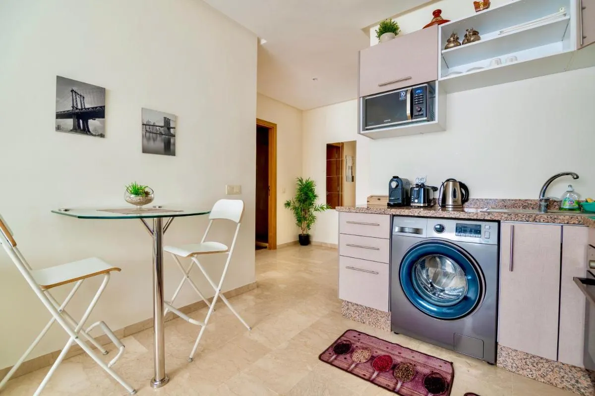 Image 6 of Luxurious KING Bed SUITE W/POOL. Well centered.