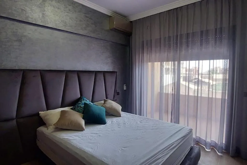 Image 1 of Luxury city center apartment with swimming pool