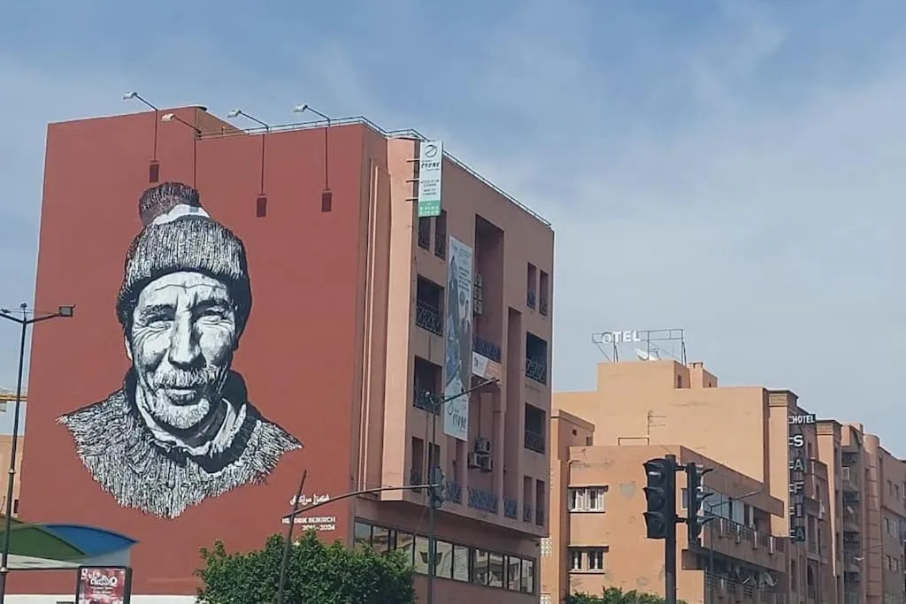 Image 6 of Luxury city center apartment with swimming pool