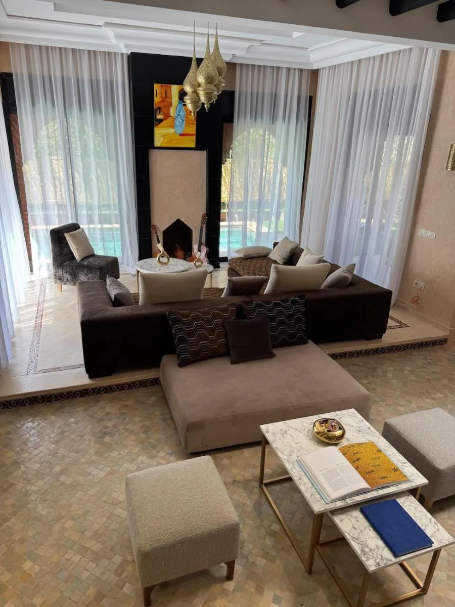 Image 1 of Magnifique Villa piscine chauffée, cinéma et salle de fitness privés