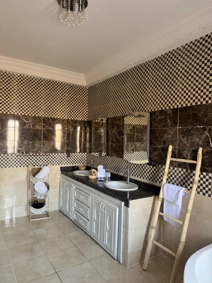 Image 2 of Maison Jannate Louise