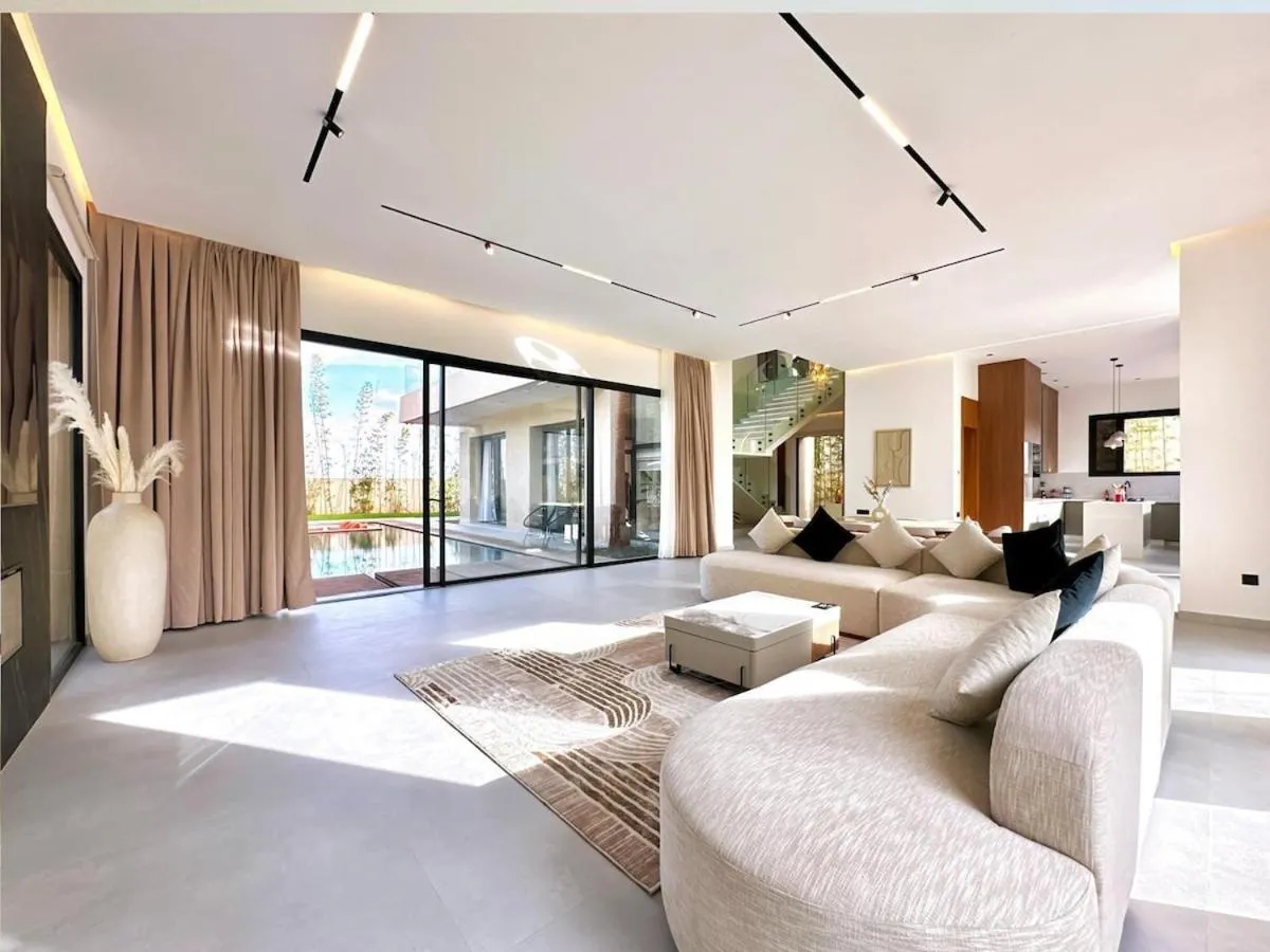 Image 1 of Modern Villa Assia