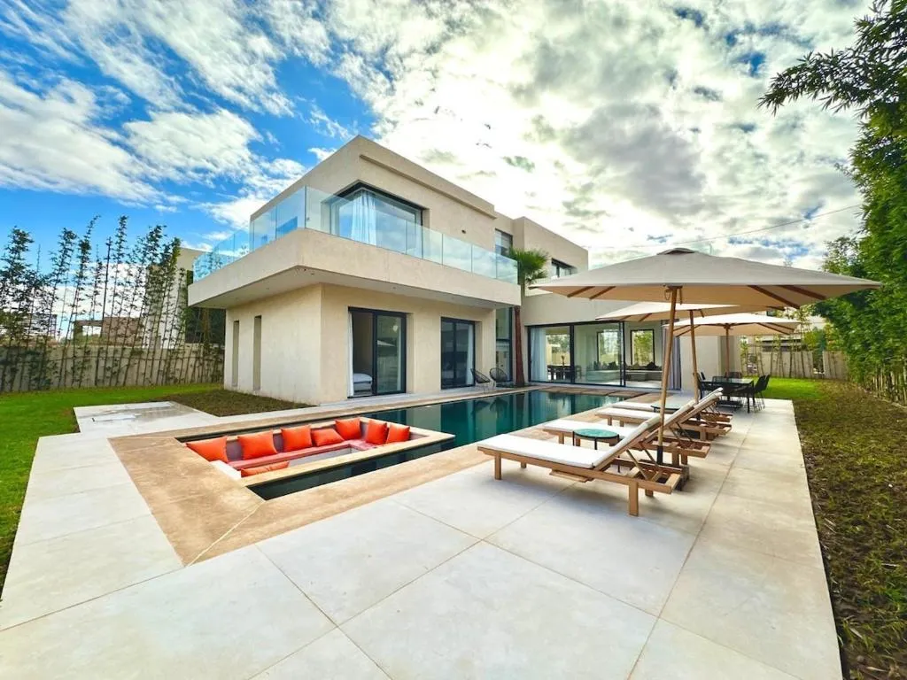 Image of Modern Villa Assia