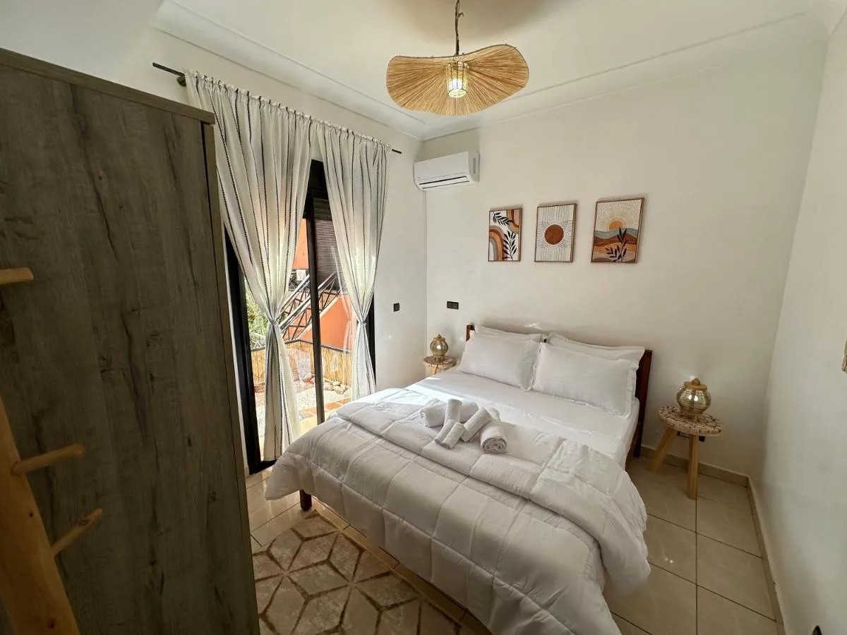 Image 1 of Oasis de détente avec terrasse et vue sur piscine