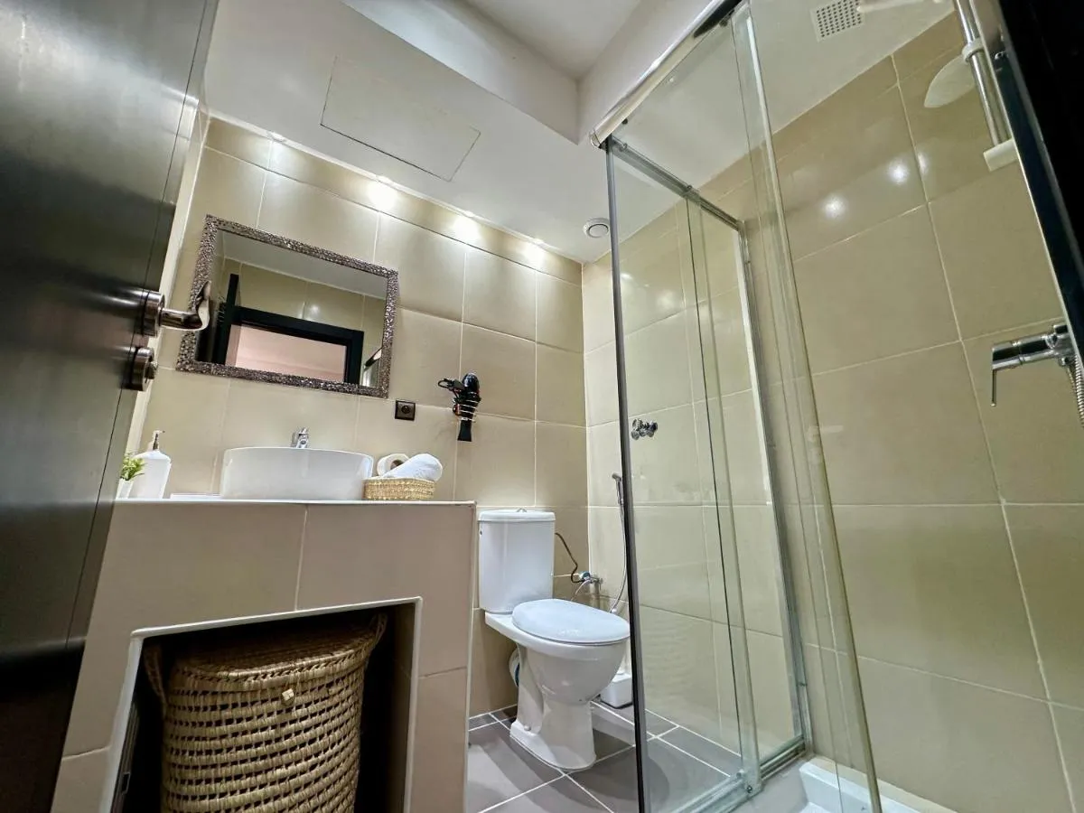 Image 2 of Oasis de détente avec terrasse et vue sur piscine