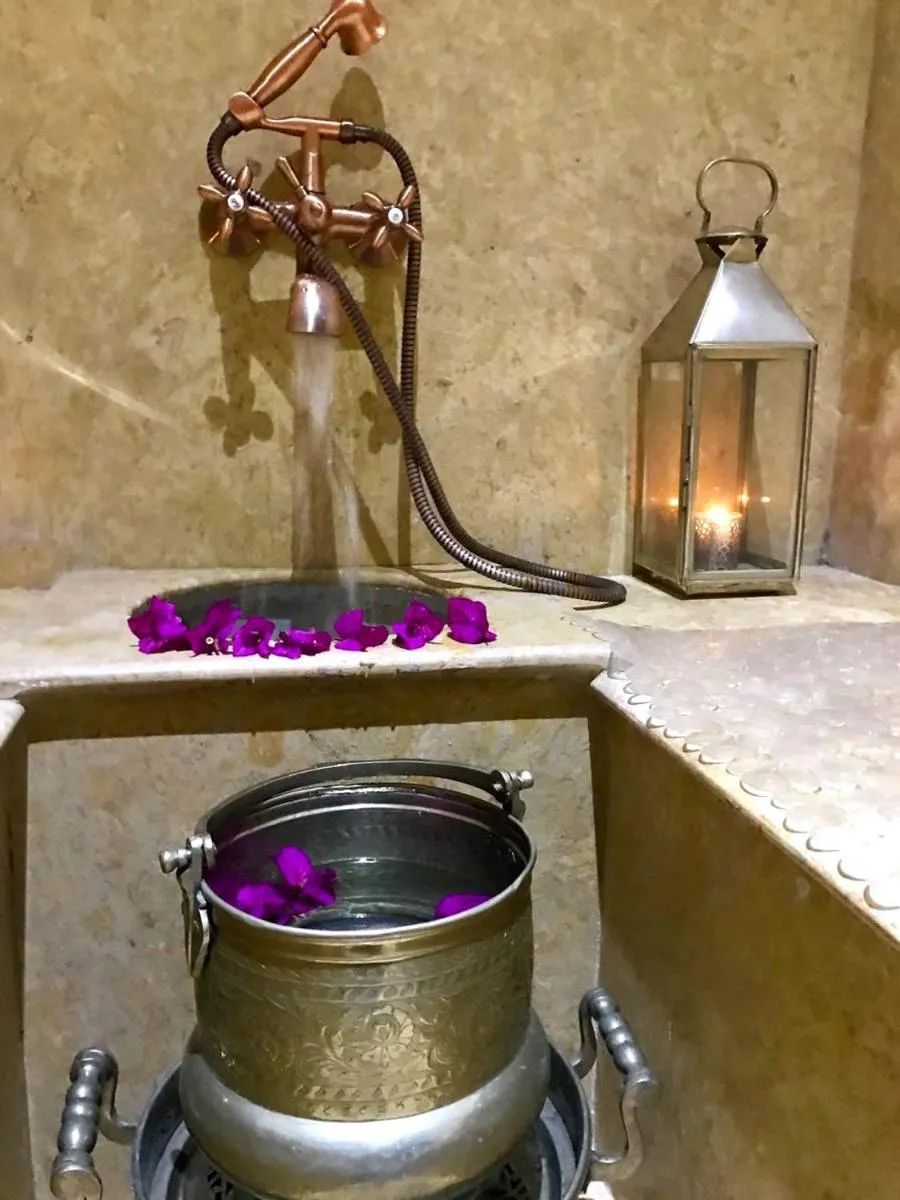 Image 3 of Palais Akki