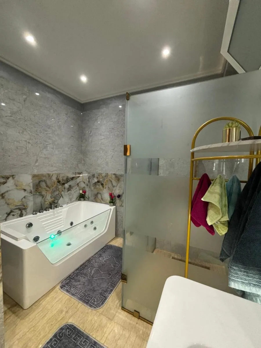 Image 2 of Pavillon Luxury