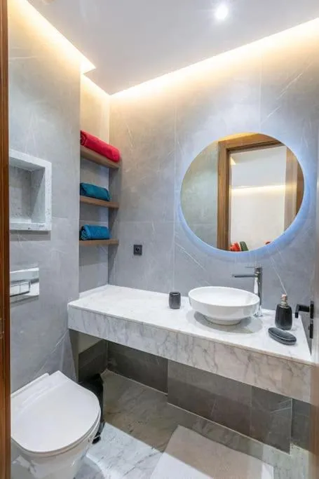 Image 3 of Peaceful Living: Chic Apartment, Prime Location